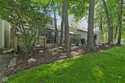 5643 Twin Lakes Court Indianapolis IN 46237
