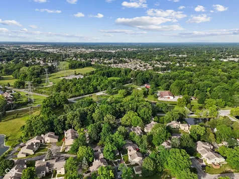 5643 Twin Lakes Court Indianapolis IN 46237