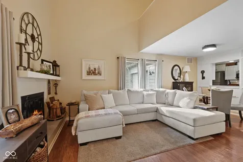 5643 Twin Lakes Court Indianapolis IN 46237