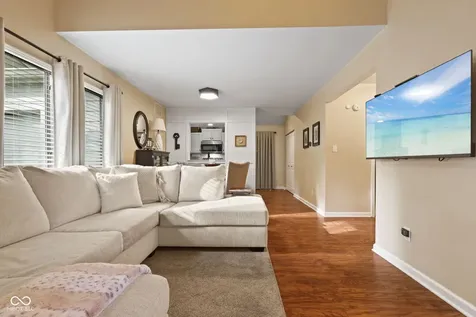 5643 Twin Lakes Court Indianapolis IN 46237