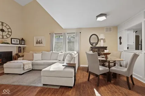 5643 Twin Lakes Court Indianapolis IN 46237