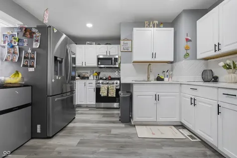 853 S Belleview Place Indianapolis IN 46221
