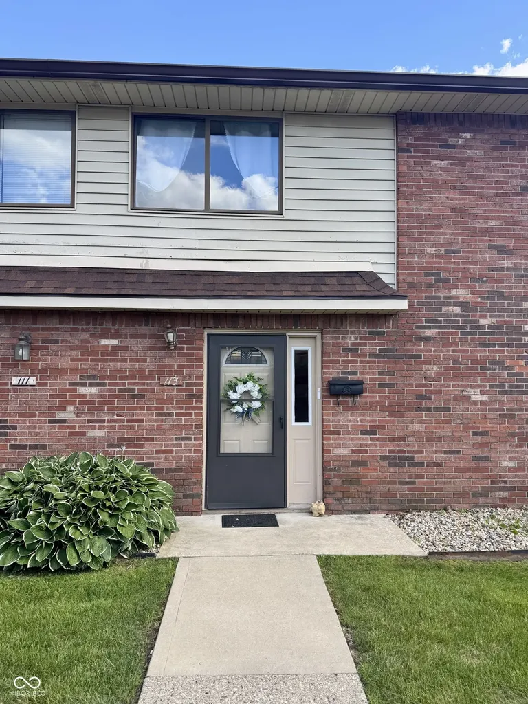 113 Greenwood Trail N Greenwood IN 46142