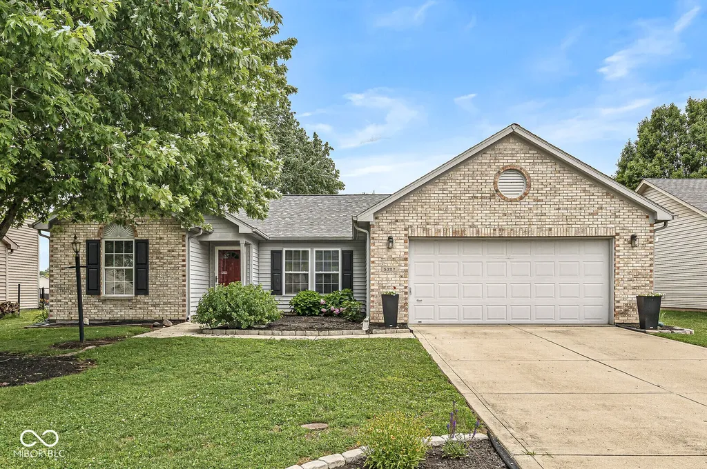 5327 Twin Bridge Boulevard Indianapolis IN 46239