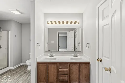 5327 Twin Bridge Boulevard Indianapolis IN 46239