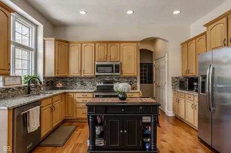 9729 Oakhaven Court Indianapolis IN 46256