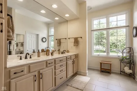9729 Oakhaven Court Indianapolis IN 46256