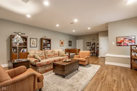 9729 Oakhaven Court Indianapolis IN 46256
