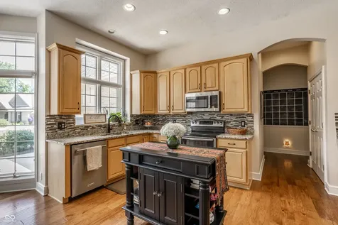 9729 Oakhaven Court Indianapolis IN 46256