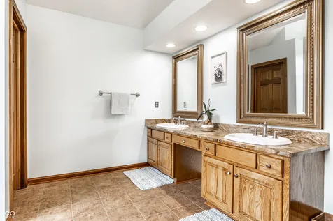 21185 Bayhill Court Noblesville IN 46062