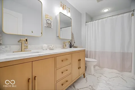 13528 E 131st Street Fishers IN 46037