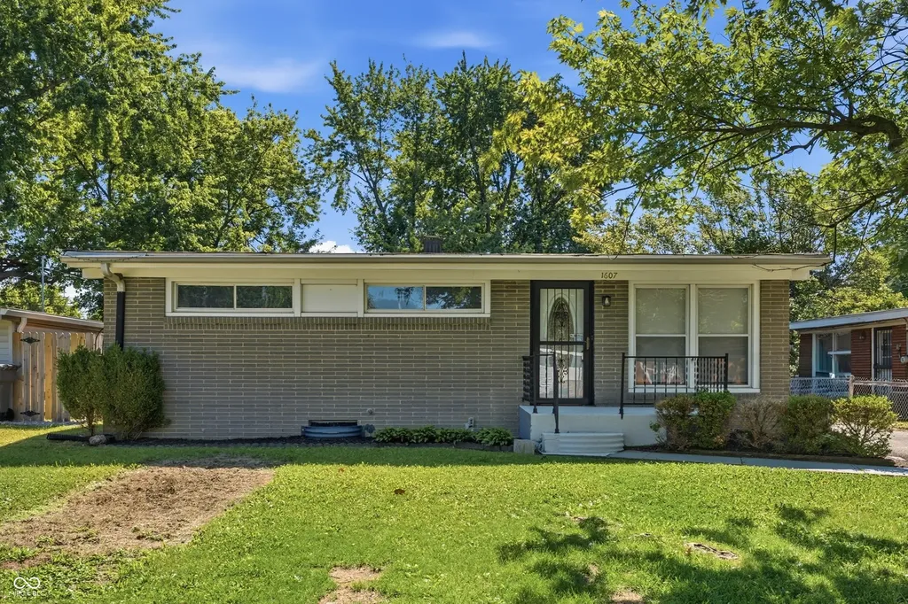 1607 Elmhurst Drive Indianapolis IN 46219