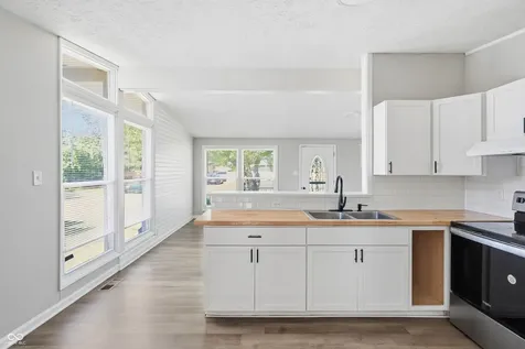 1607 Elmhurst Drive Indianapolis IN 46219
