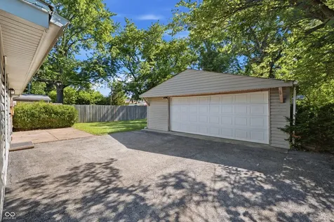 1607 Elmhurst Drive Indianapolis IN 46219