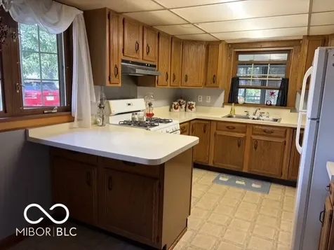 416 N Mccullum Knightstown IN 46148