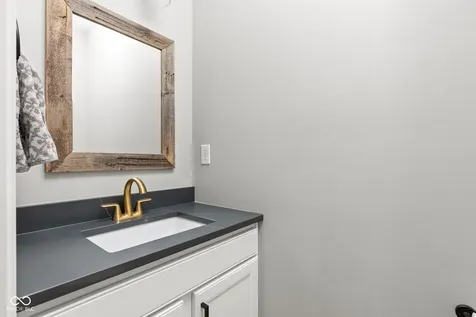 9204 Brookstone Place Zionsville IN 46077