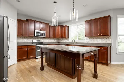 9204 Brookstone Place Zionsville IN 46077