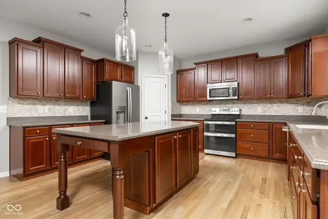 9204 Brookstone Place Zionsville IN 46077
