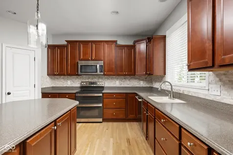 9204 Brookstone Place Zionsville IN 46077
