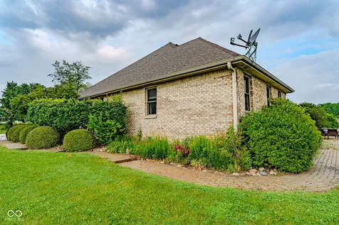 1580 E Garnett Drive Frankfort IN 46041