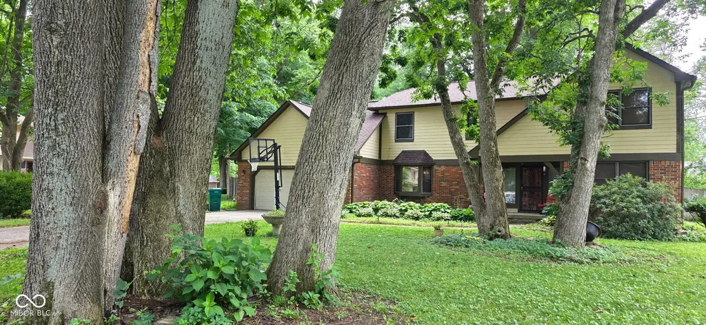 1914 S Hunters Ridge Lane Greenwood IN 46143