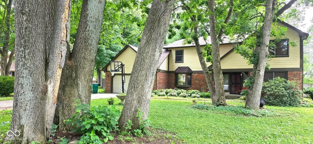 1914 S Hunters Ridge Lane Greenwood IN 46143