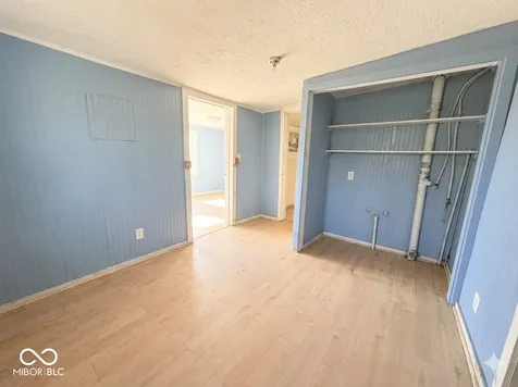2754 S Lyons Indianapolis IN 46241