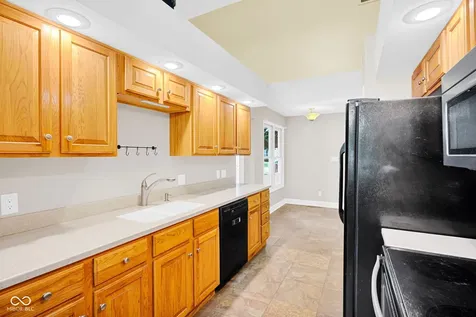 5902 Kennesaw Trail Columbus IN 47203