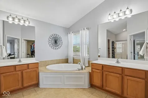 11799 Kittery Fishers IN 46037