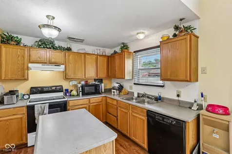 7807 Fox Glen Indianapolis IN 46239