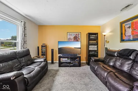 7807 Fox Glen Indianapolis IN 46239