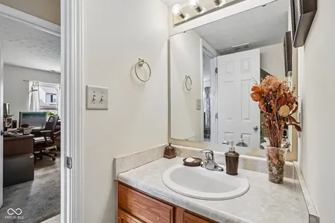 7807 Fox Glen Indianapolis IN 46239