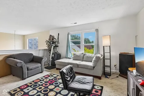 7807 Fox Glen Indianapolis IN 46239