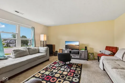 7807 Fox Glen Indianapolis IN 46239