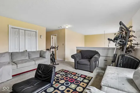 7807 Fox Glen Indianapolis IN 46239