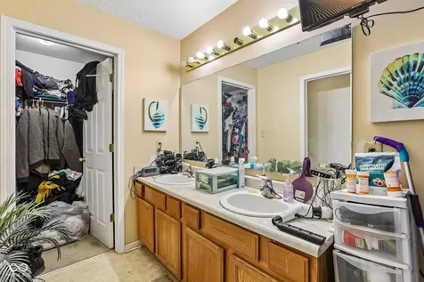 7807 Fox Glen Indianapolis IN 46239