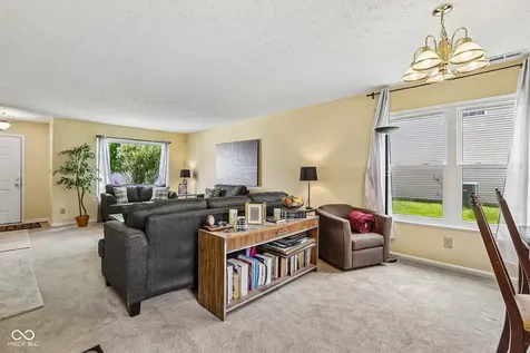 7807 Fox Glen Indianapolis IN 46239