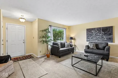 7807 Fox Glen Indianapolis IN 46239