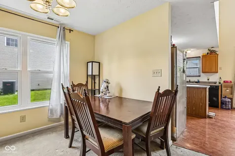 7807 Fox Glen Indianapolis IN 46239