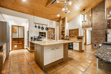 8161 Beech Knoll Indianapolis IN 46256