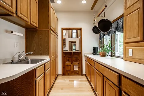 8161 Beech Knoll Indianapolis IN 46256