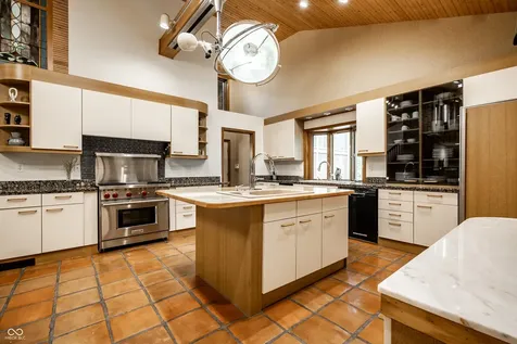 8161 Beech Knoll Indianapolis IN 46256