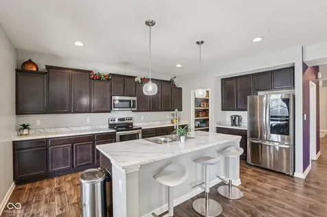 6673 Laurelwood Pendleton IN 46064