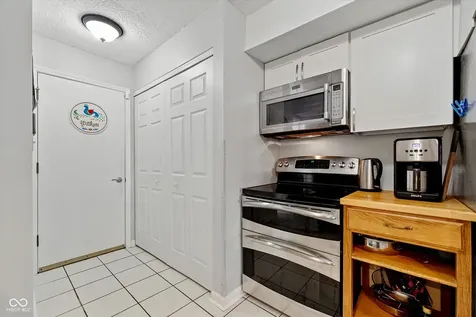 4609 Stansbury Court Indianapolis IN 46254