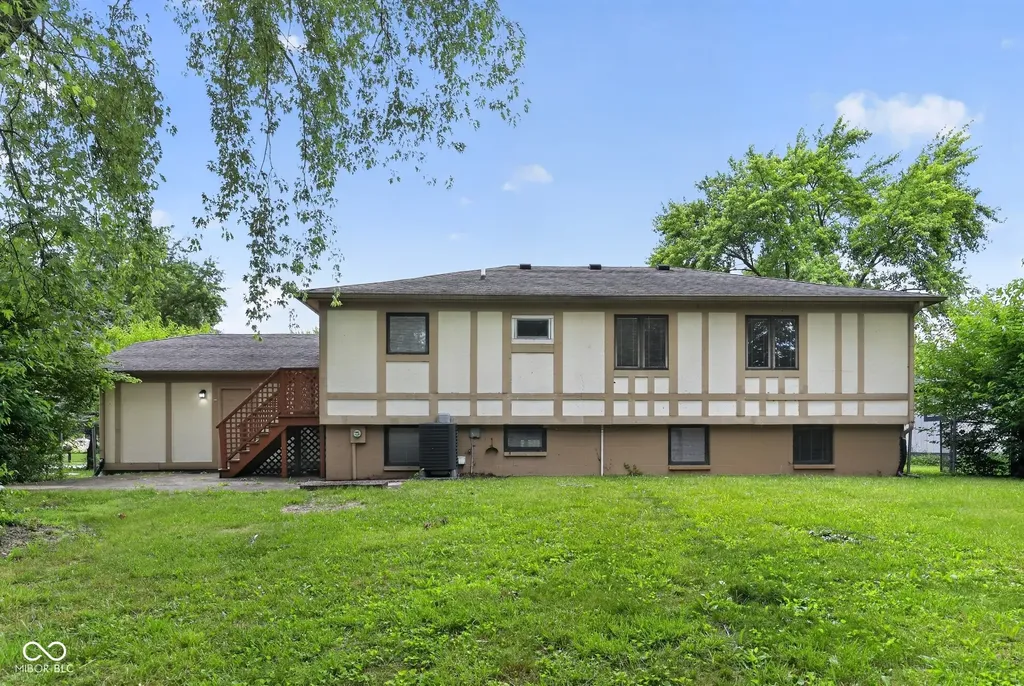 3501 Summerfield Indianapolis IN 46214