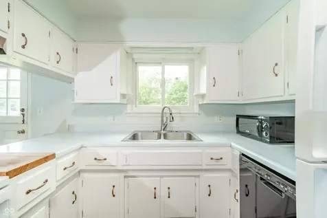 2217 Melody Lane Anderson IN 46012
