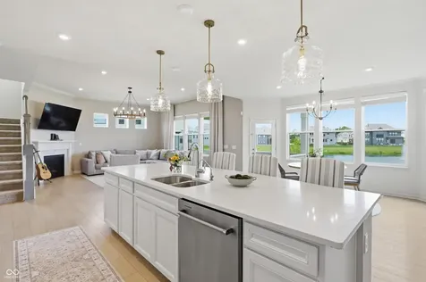 5402 Peachtree Road Zionsville IN 46077