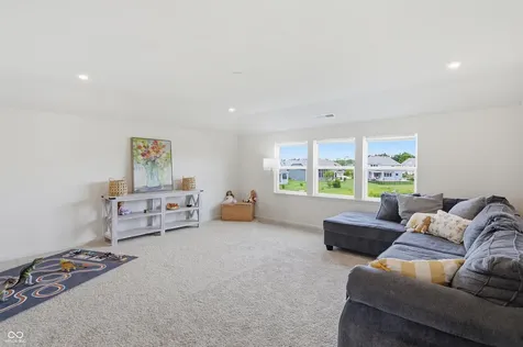 5402 Peachtree Road Zionsville IN 46077