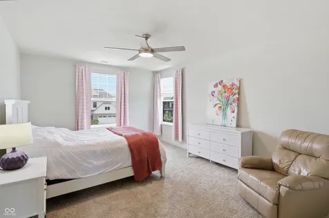 5402 Peachtree Road Zionsville IN 46077