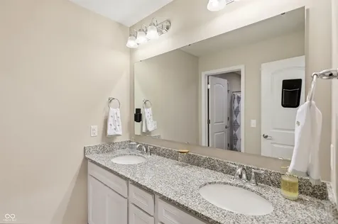 5402 Peachtree Road Zionsville IN 46077